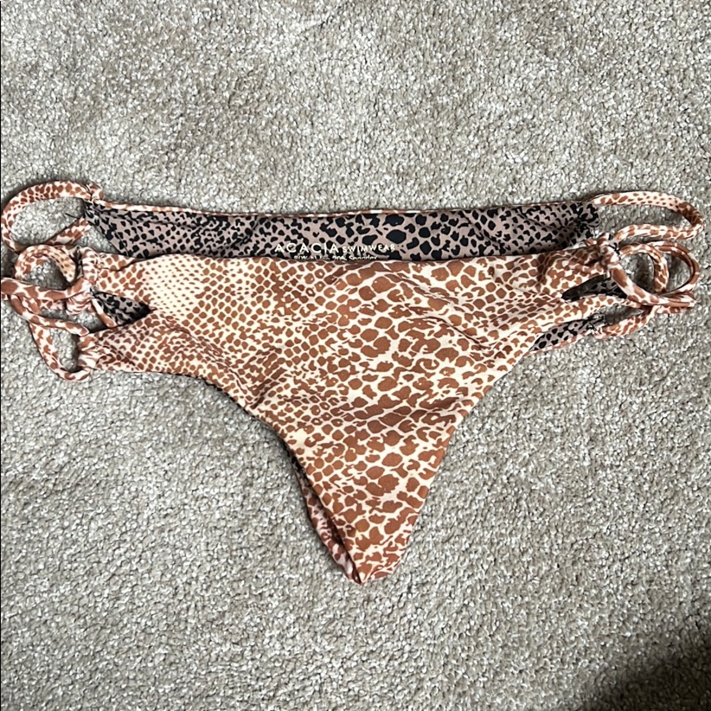 Acacia Bottoms